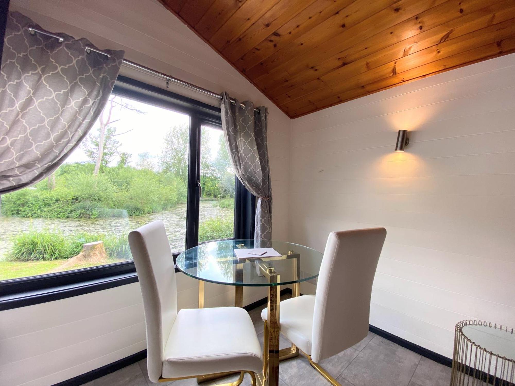 Magpie 2 Hot Tub Huntersmoon-Warminster-Longleat-Wiltshireヴィラ エクステリア 写真